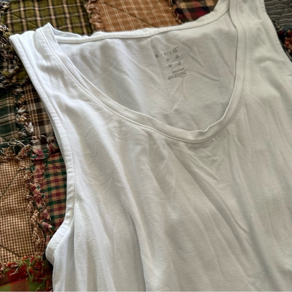 A New Day White V-Neck Flowy Tank Top - Picture 8 of 16